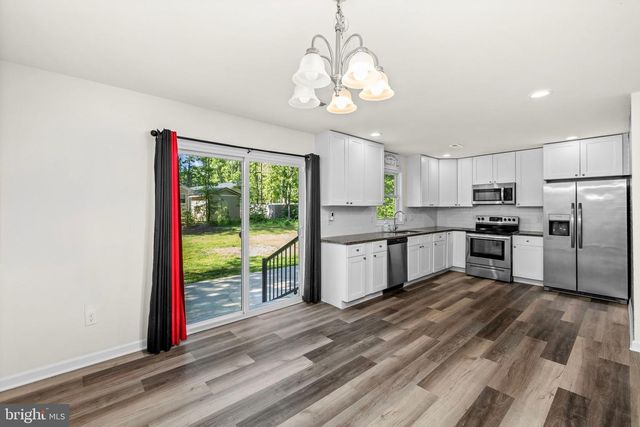 22 PINEWOOD LN, Colonial Beach, VA 22443