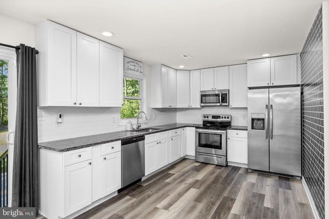 22 PINEWOOD LN, Colonial Beach, VA 22443