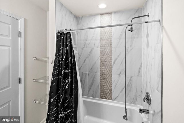 22 PINEWOOD LN, Colonial Beach, VA 22443