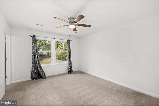 22 PINEWOOD LN, Colonial Beach, VA 22443