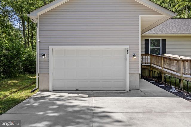 22 PINEWOOD LN, Colonial Beach, VA 22443