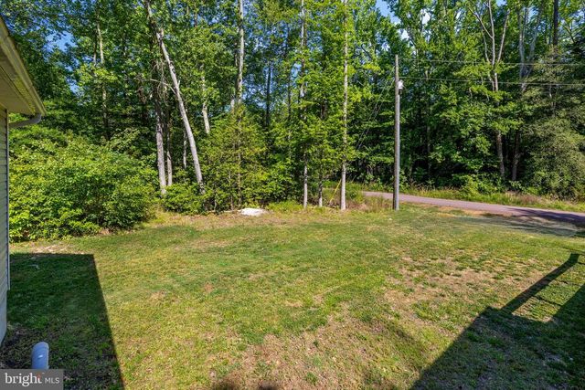 22 PINEWOOD LN, Colonial Beach, VA 22443