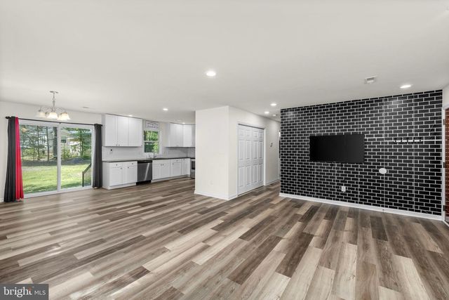 22 PINEWOOD LN, Colonial Beach, VA 22443