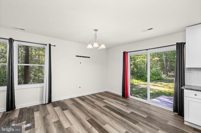 22 PINEWOOD LN, Colonial Beach, VA 22443