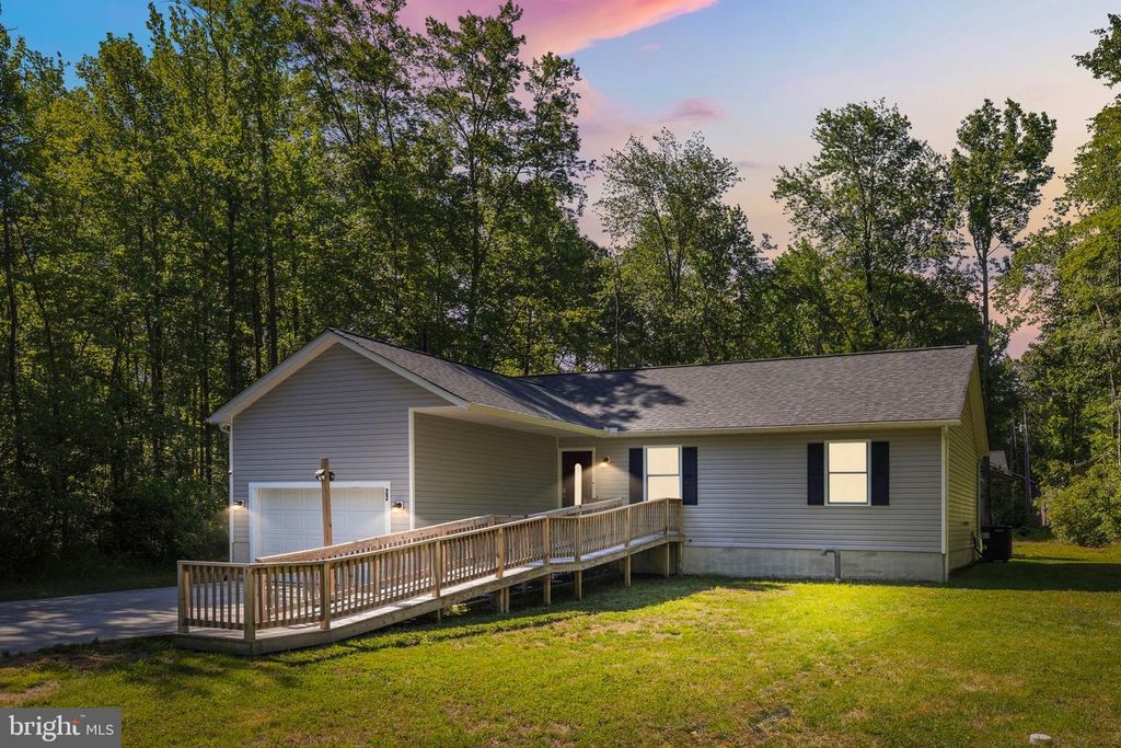 22 PINEWOOD LN, Colonial Beach, VA 22443