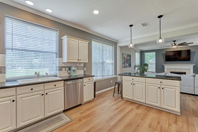 3 E Night Heron Place, The Woodlands, TX 77382