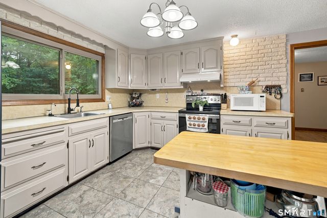 9 Boyer Road, Stafford, CT 06076