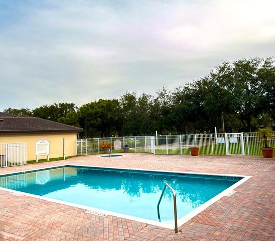 2060 Greenview Shores Boulevard, Wellington, FL 33414