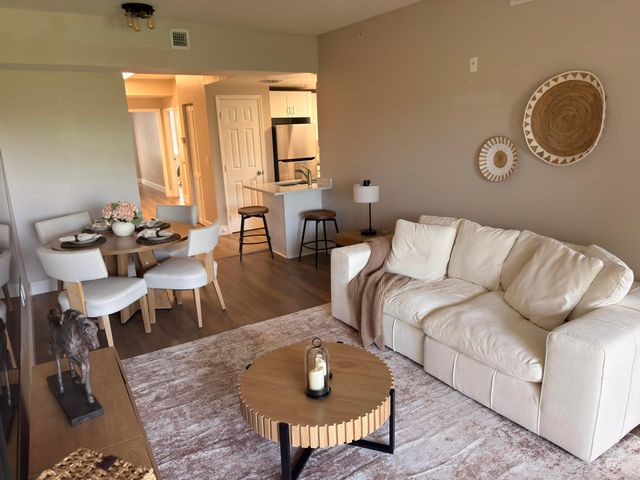 2060 Greenview Shores Boulevard, Wellington, FL 33414