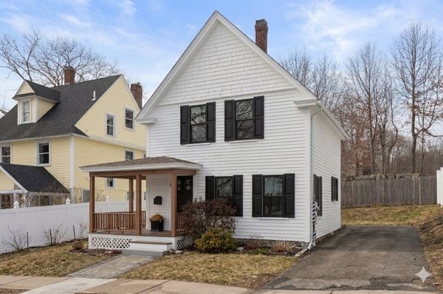 2 Northrop St, Hopedale, MA 01747