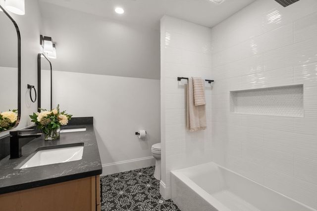 2 Northrop St, Hopedale, MA 01747