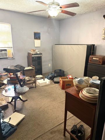 3230 S Llewellyn Avenue, Dallas, TX 75224