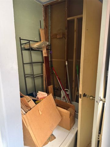 3230 S Llewellyn Avenue, Dallas, TX 75224