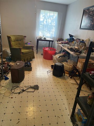 3230 S Llewellyn Avenue, Dallas, TX 75224