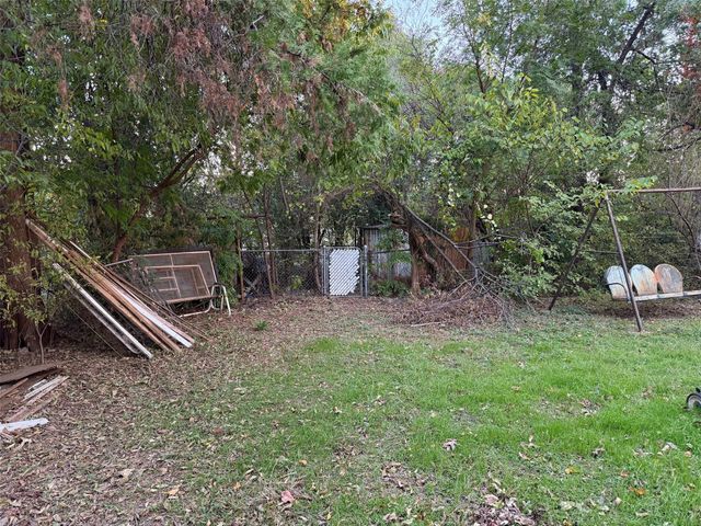 3230 S Llewellyn Avenue, Dallas, TX 75224