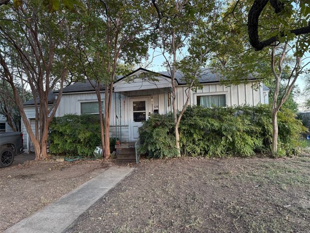 3230 S Llewellyn Avenue, Dallas, TX 75224