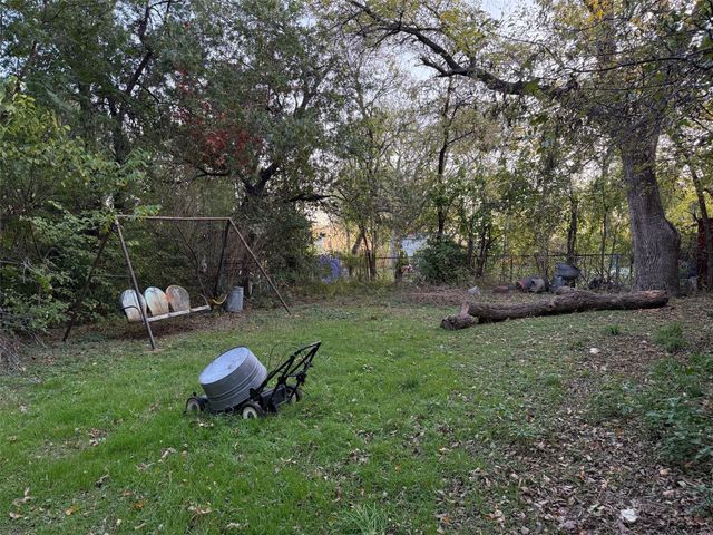 3230 S Llewellyn Avenue, Dallas, TX 75224