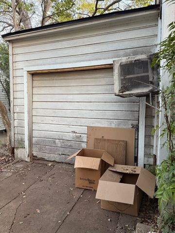 3230 S Llewellyn Avenue, Dallas, TX 75224