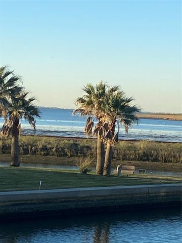 1127 Redfish Street, Bayou Vista, TX 77563