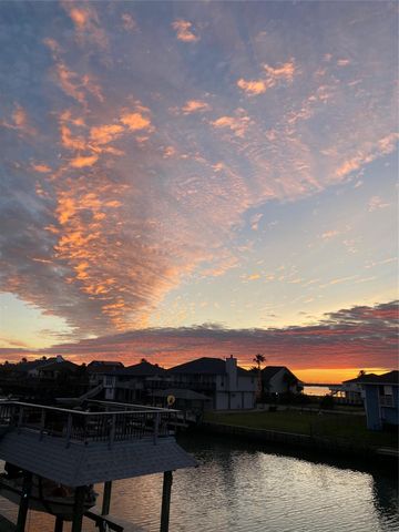 1127 Redfish Street, Bayou Vista, TX 77563