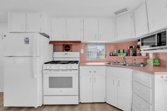 7801 34TH AVENUE N 6, St Petersburg, FL 33710