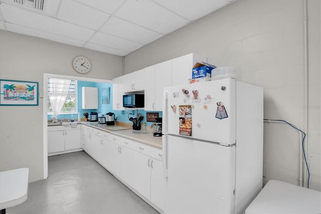 7801 34TH AVENUE N 6, St Petersburg, FL 33710