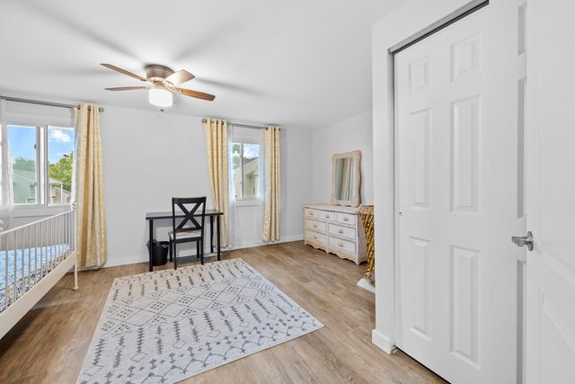 422 GAINSBOROUGH Court 422, Bolingbrook, IL 60440