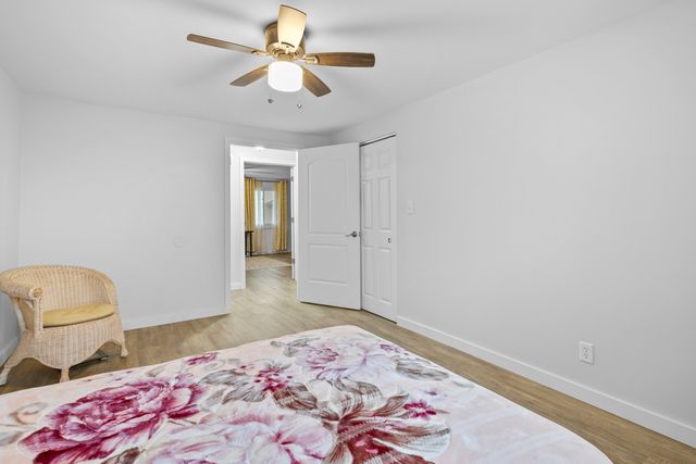 422 GAINSBOROUGH Court 422, Bolingbrook, IL 60440
