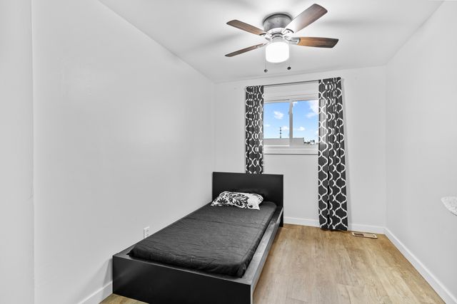 422 GAINSBOROUGH Court 422, Bolingbrook, IL 60440