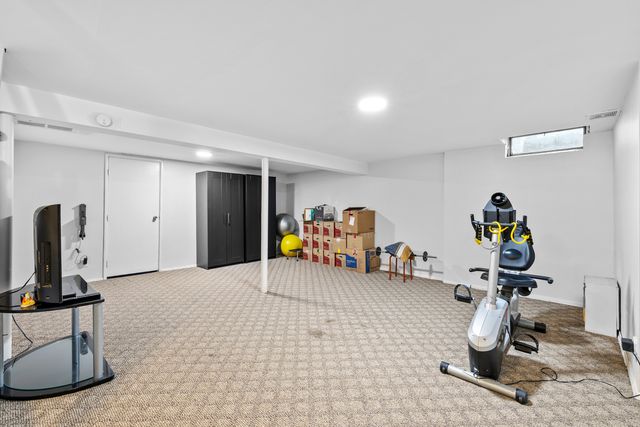 422 GAINSBOROUGH Court 422, Bolingbrook, IL 60440
