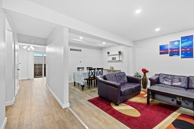 422 GAINSBOROUGH Court 422, Bolingbrook, IL 60440