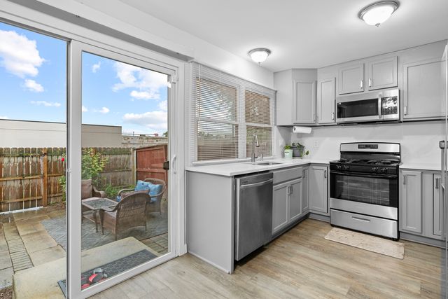 422 GAINSBOROUGH Court 422, Bolingbrook, IL 60440