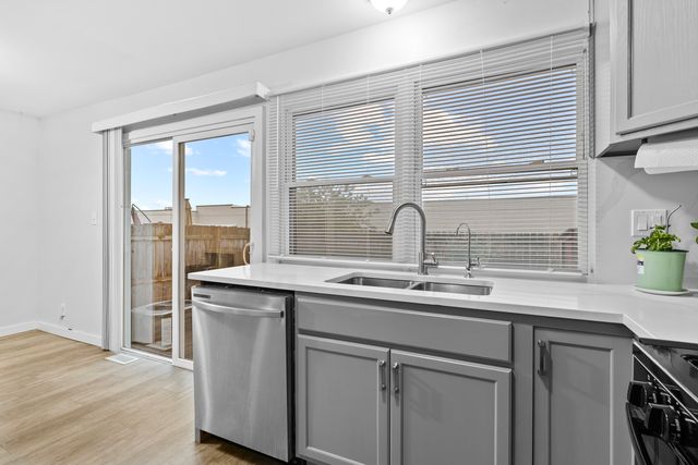 422 GAINSBOROUGH Court 422, Bolingbrook, IL 60440