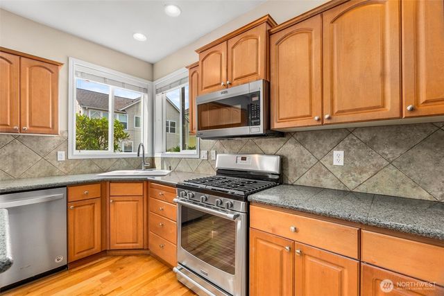 6951 Radius Loop SE, Olympia, WA 98513