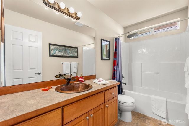 6951 Radius Loop SE, Olympia, WA 98513
