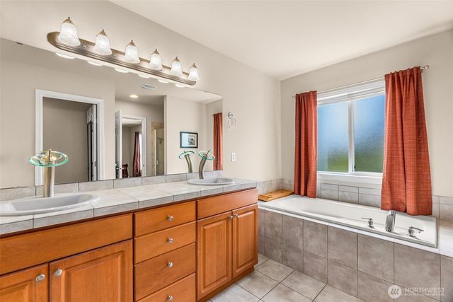 6951 Radius Loop SE, Olympia, WA 98513