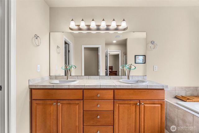 6951 Radius Loop SE, Olympia, WA 98513