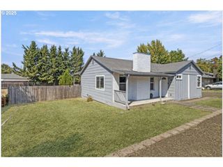 158 Ne GARRECHT St, Roseburg, OR 97470