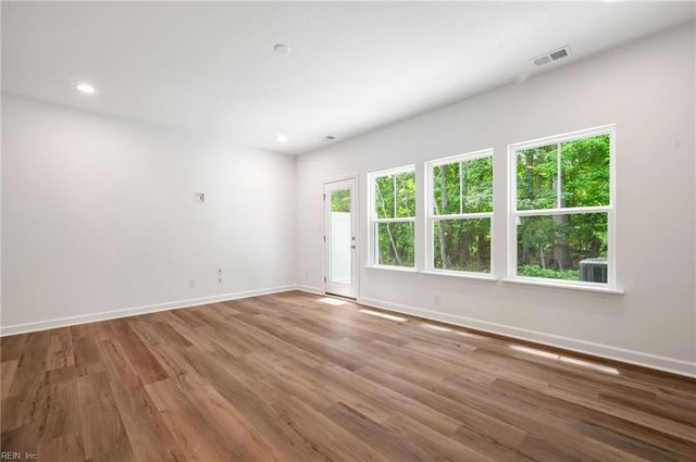 1003 Ventana St Unit 102, Suffolk, VA 23435