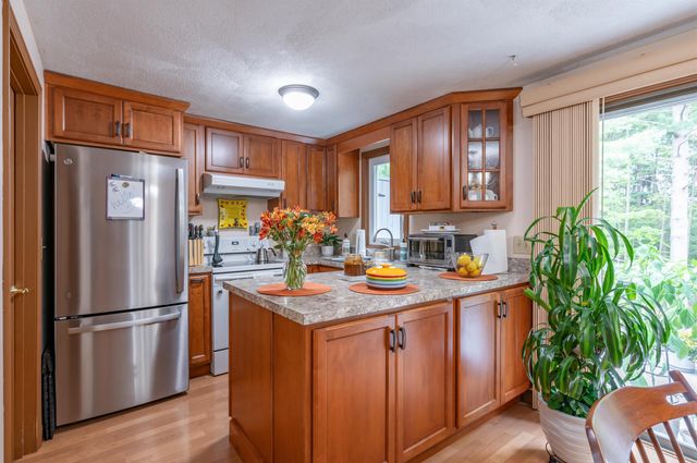 17 Profile Circle, Nashua, NH 03063