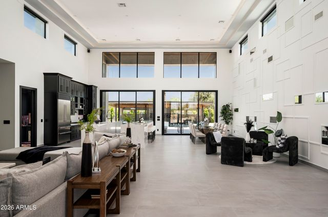 8402 E CACTUS WREN Road, Scottsdale, AZ 85250