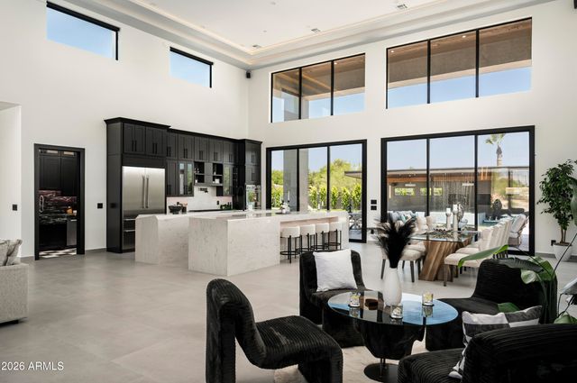 8402 E CACTUS WREN Road, Scottsdale, AZ 85250