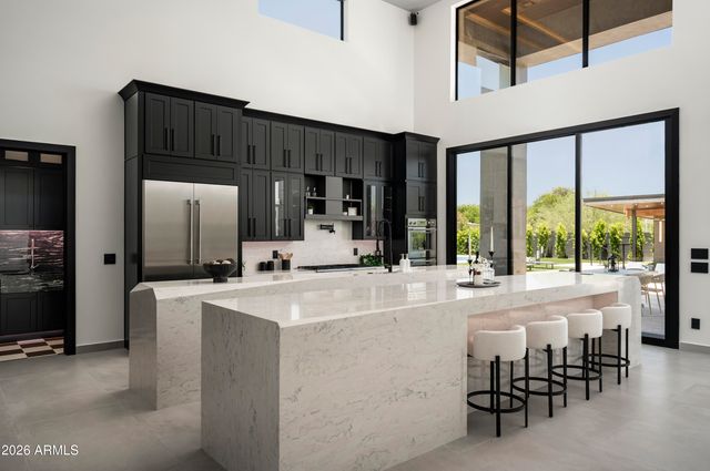 8402 E CACTUS WREN Road, Scottsdale, AZ 85250