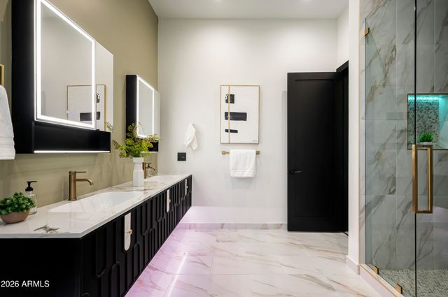 8402 E CACTUS WREN Road, Scottsdale, AZ 85250