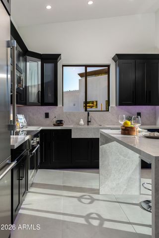 8402 E CACTUS WREN Road, Scottsdale, AZ 85250
