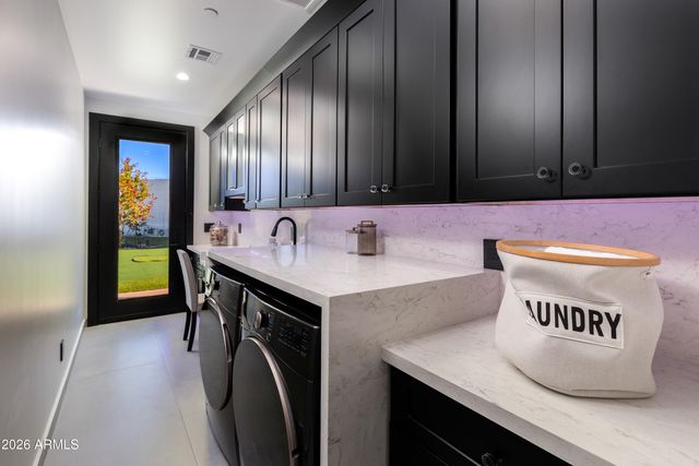 8402 E CACTUS WREN Road, Scottsdale, AZ 85250