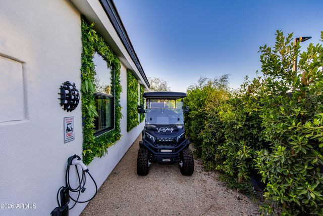 8402 E CACTUS WREN Road, Scottsdale, AZ 85250