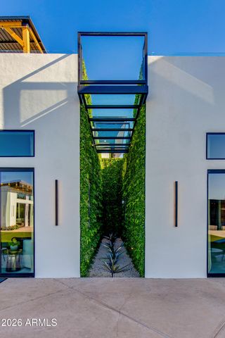 8402 E CACTUS WREN Road, Scottsdale, AZ 85250