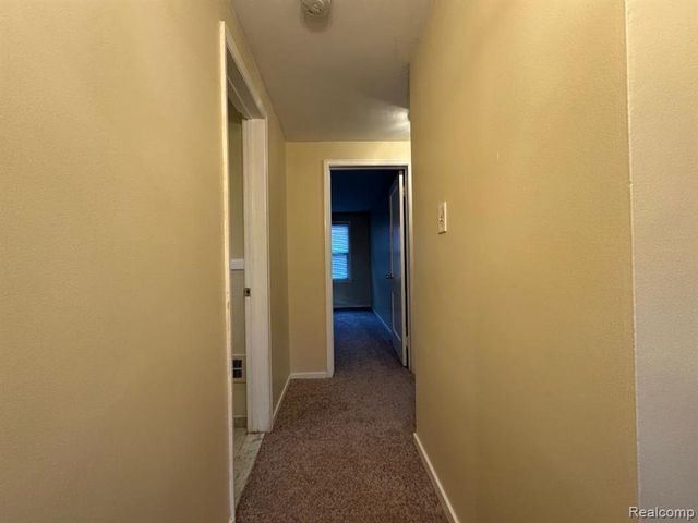 19235 Raymond Street, Grosse Pointe Woods, MI 48236