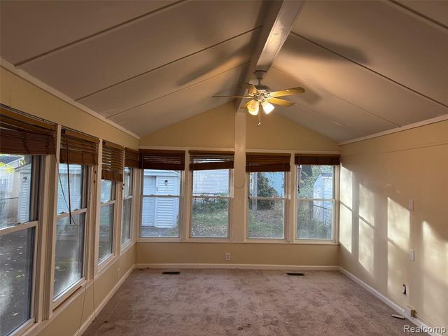 19235 Raymond Street, Grosse Pointe Woods, MI 48236